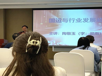 南京首席国学讲座大师灵雨老师应邀为企业做国学讲座